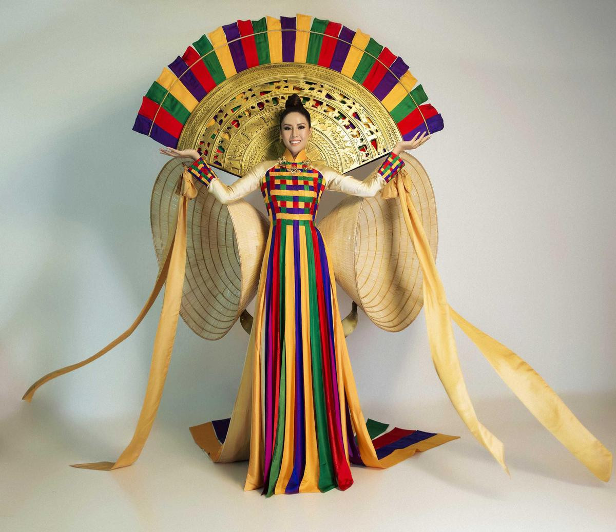 Khả Trang - Thúy Vân - Tường San - Hoài Sa quyền lực với National Costume Nữ thần phương Đông Ảnh 14